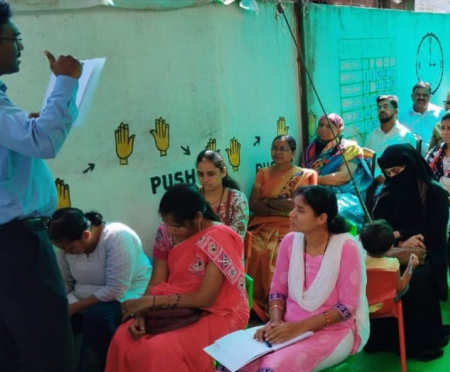 Parents and caregivers in conversation with a professional