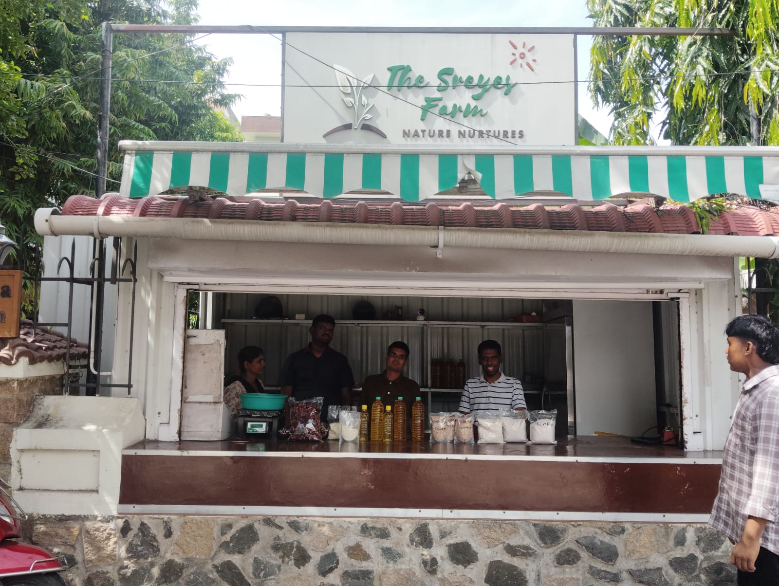 Products from VTU and Sreyes Farm at the product outlet